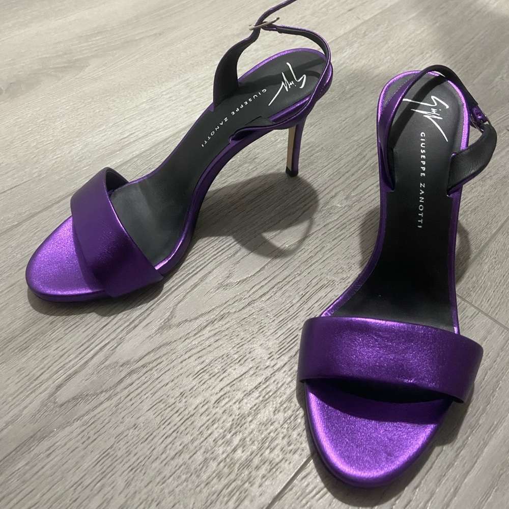 NWOB guiseppe zanotti heeled sandals